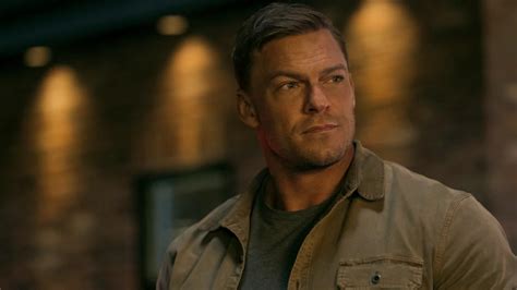 Reacher Star Alan Ritchson Took Testosterone to Bulk Up for。